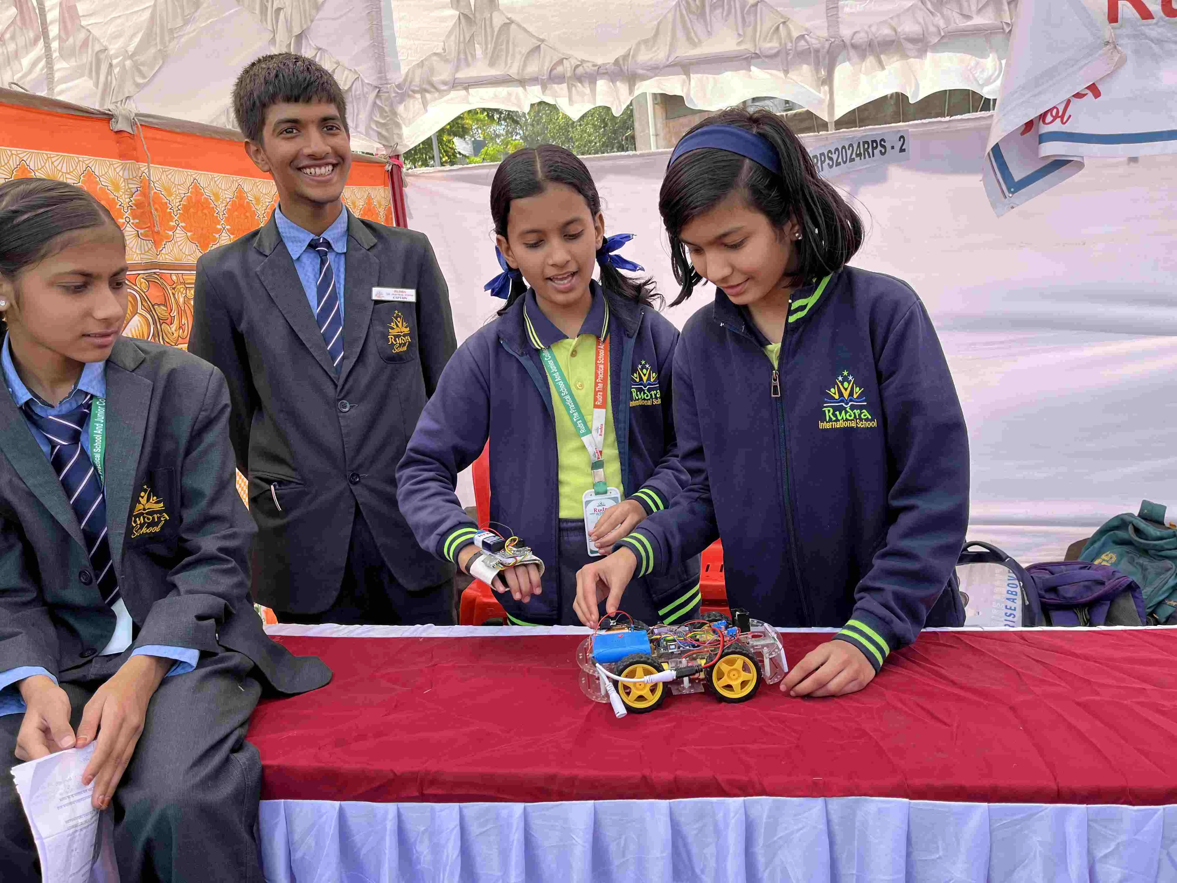 Robotic Lab + Expert Trainers + Kits